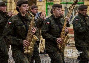 Żołnierze Ośrodka Reprezentacyjnego wspierają Światowy Dzień Świadomości Autyzmu.