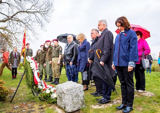 Historia Polski uczczona podczas wizyty delegacji Senatu na Litwie